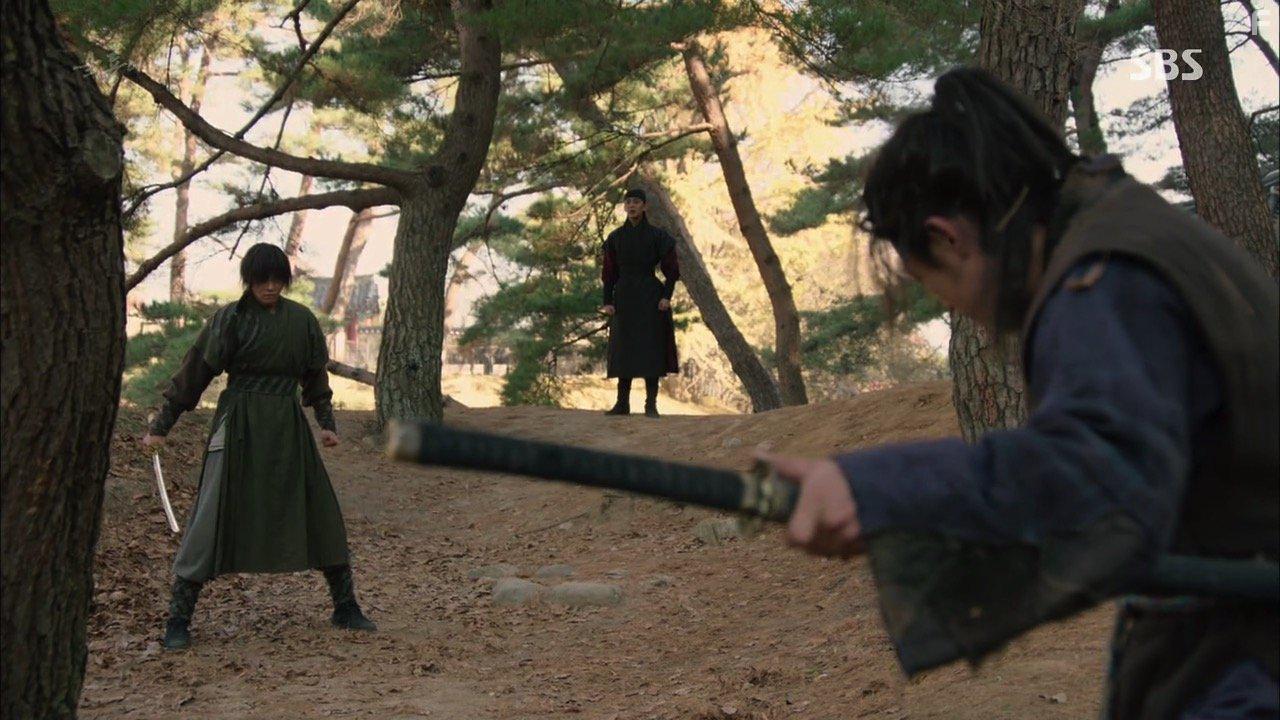 Ah-in Yoo, Yo-han Byeon, and Kyun-Sang Yoon in Yungnyong-i Nareusya (2015)