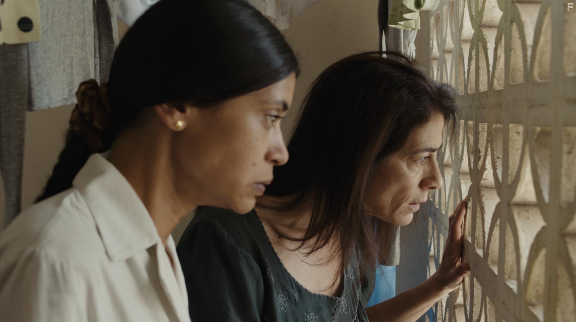 Hiam Abbass and Juliette Navis in Insyriated (2017)