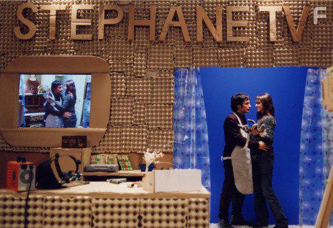 Charlotte Gainsbourg and Gael Garca Bernal in La science des rves (2006)