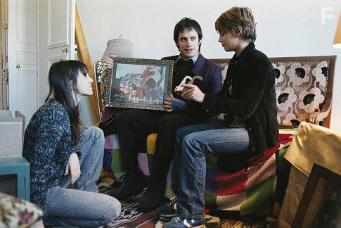 Charlotte Gainsbourg, Emma de Caunes, and Gael Garca Bernal in La science des rves (2006)