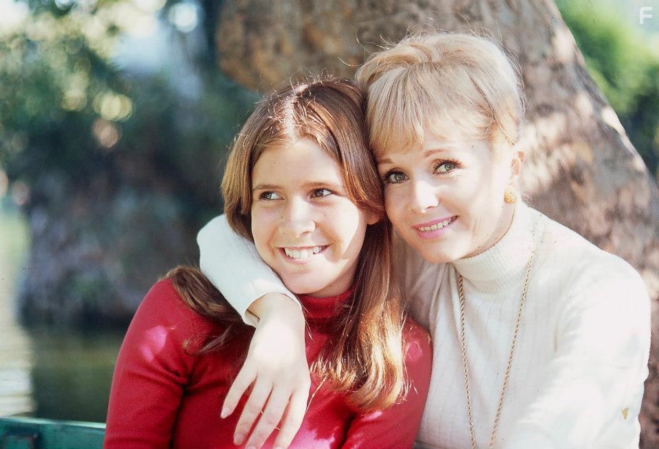 Carrie Fisher and Debbie Reynolds in Bright Lights: Starring Carrie Fisher and Debbie Reynolds (2016)