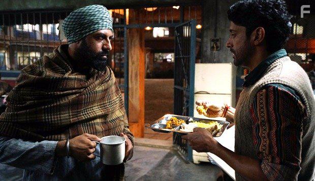 Farhan Akhtar and Gippy Grewal in Lucknow Central (2017)