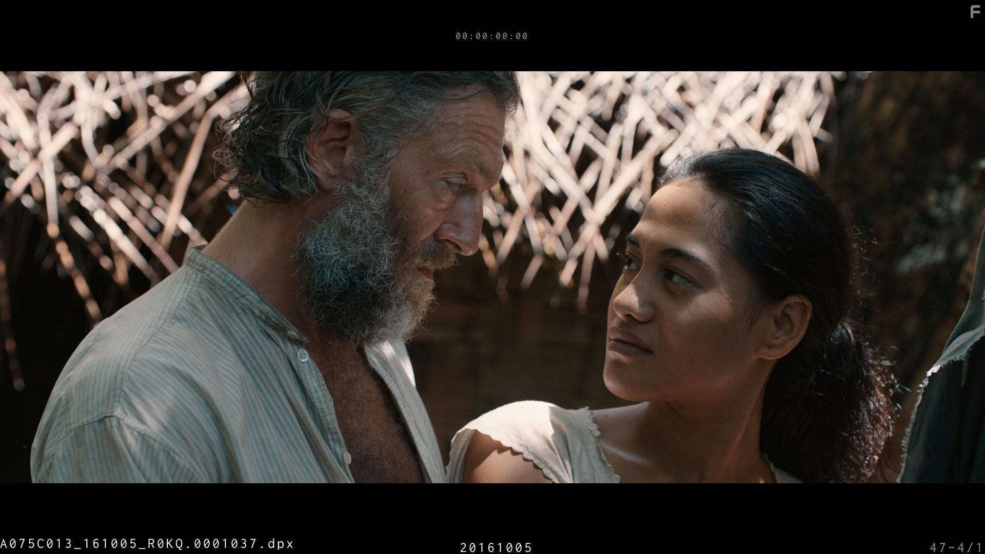 Vincent Cassel and Tuhe Adams in Gauguin - Voyage de Tahiti (2017)