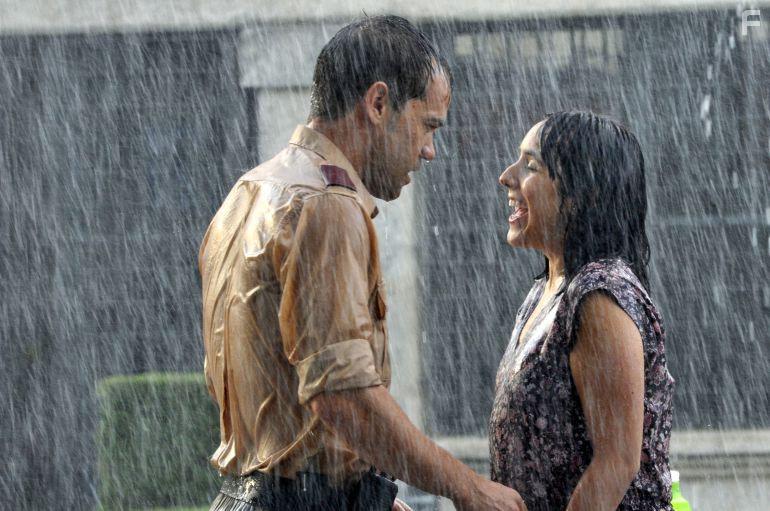 Juan Dvila and Macarena Sanz in El incidente (2017)