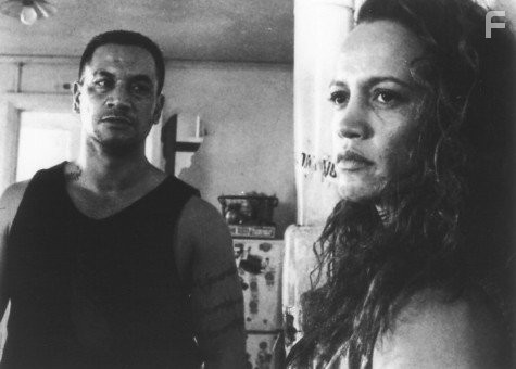 Temuera Morrison and Rena Owen in Когда-то были воинами (1994)