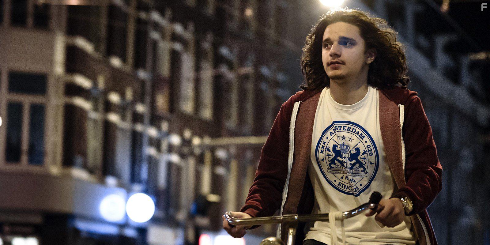 Chris Peters in Tonio (2016)