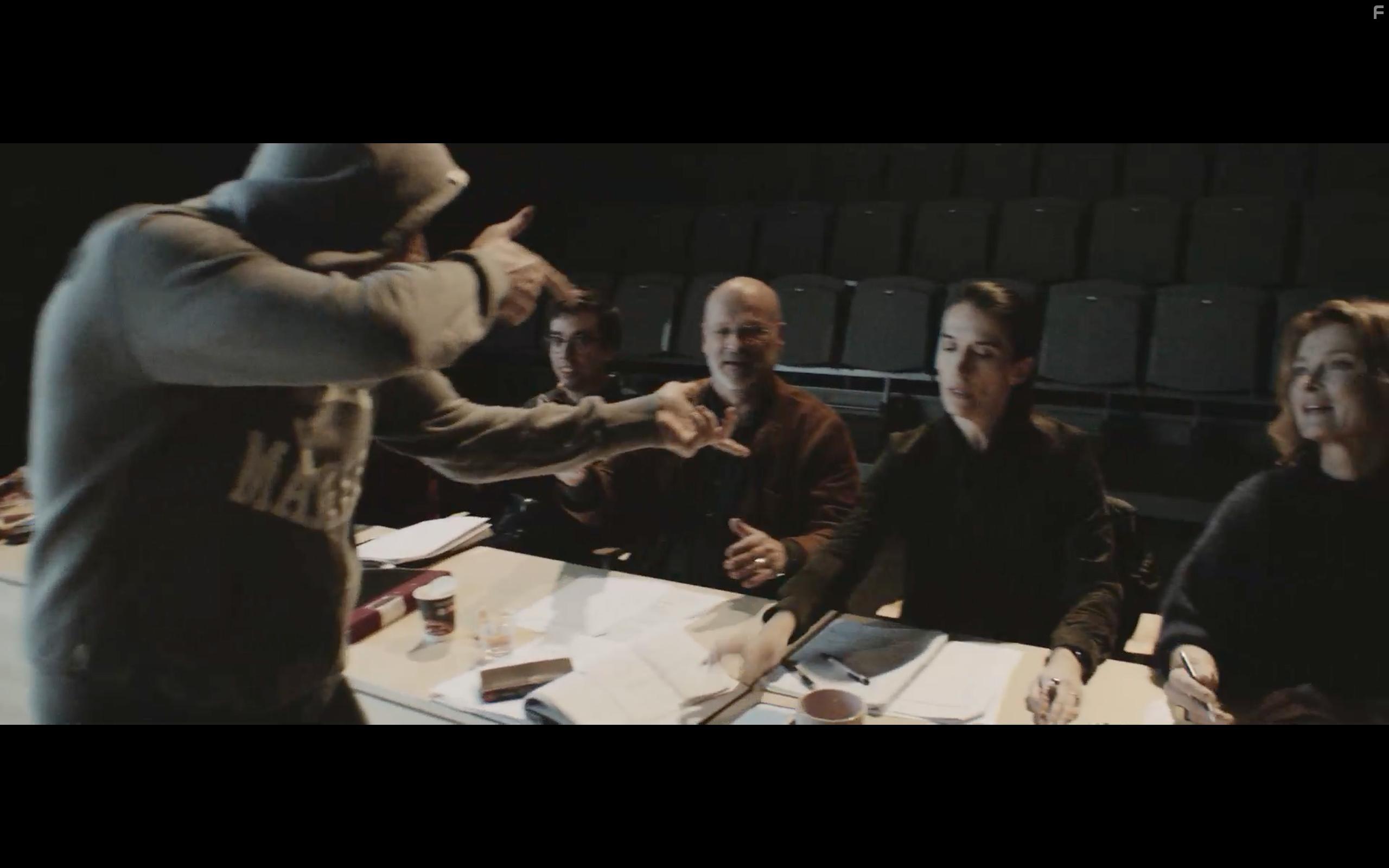 Lena Endre and Can Demirtas in Mste gitt (2017)