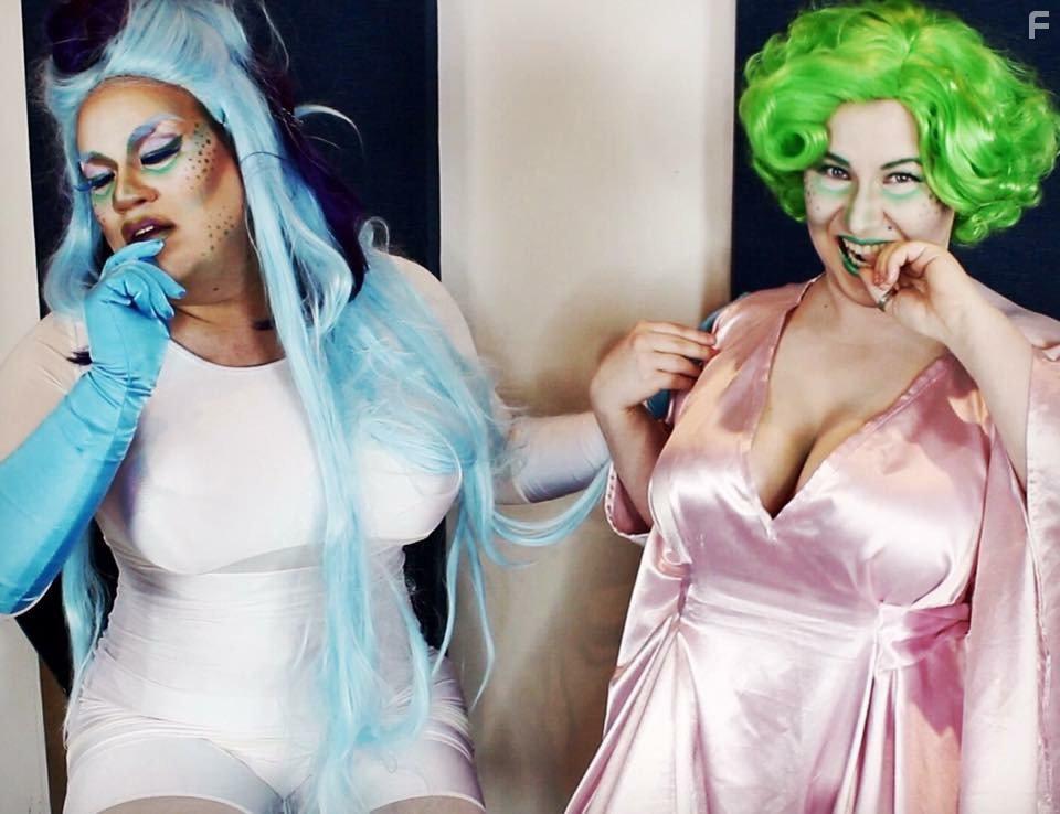 Xtina Pierstomlin and Ming Vase Dynasty in Space Boobs in Space (2017)