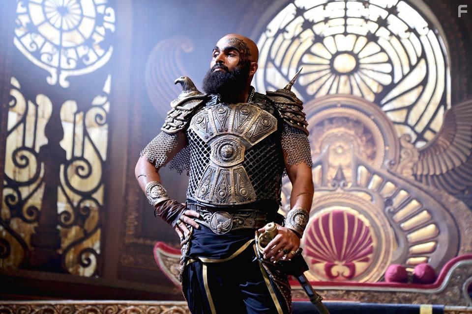 Karthi in Kaashmora (2016)