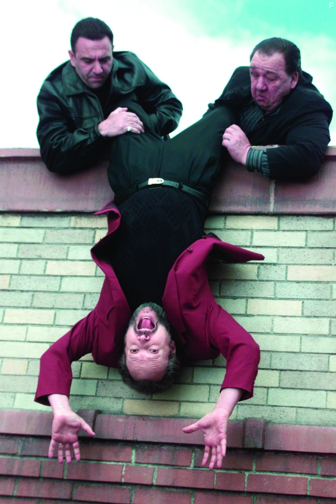 Billy Crystal, Alfred Sauchelli Jr., and Joe Viterelli in Анализируй это (1999)