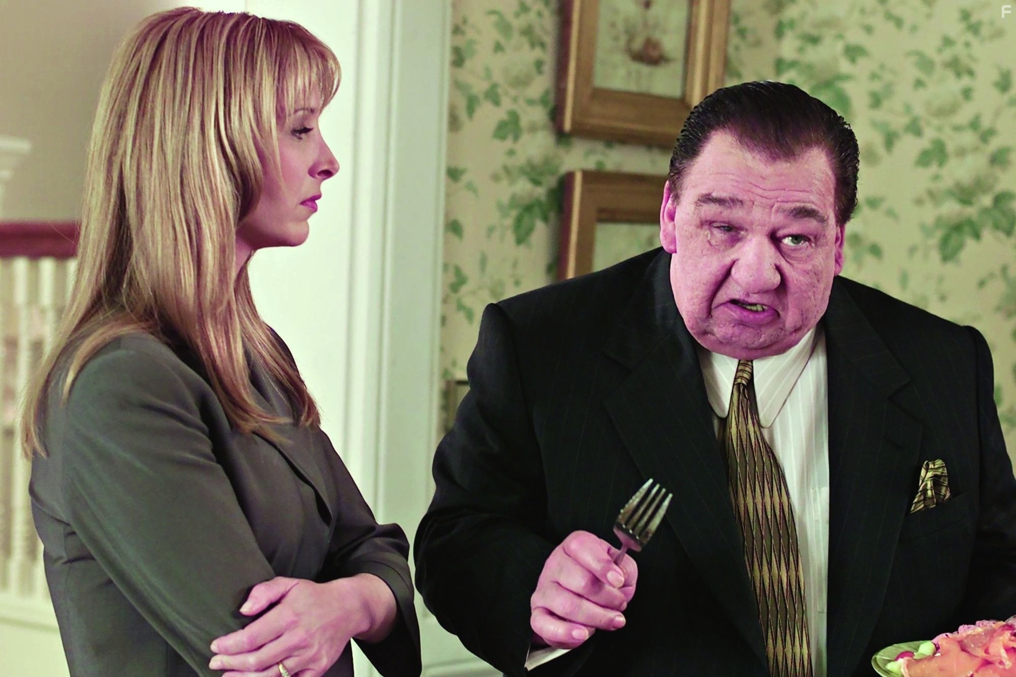 Lisa Kudrow and Joe Viterelli in Анализируй это (1999)