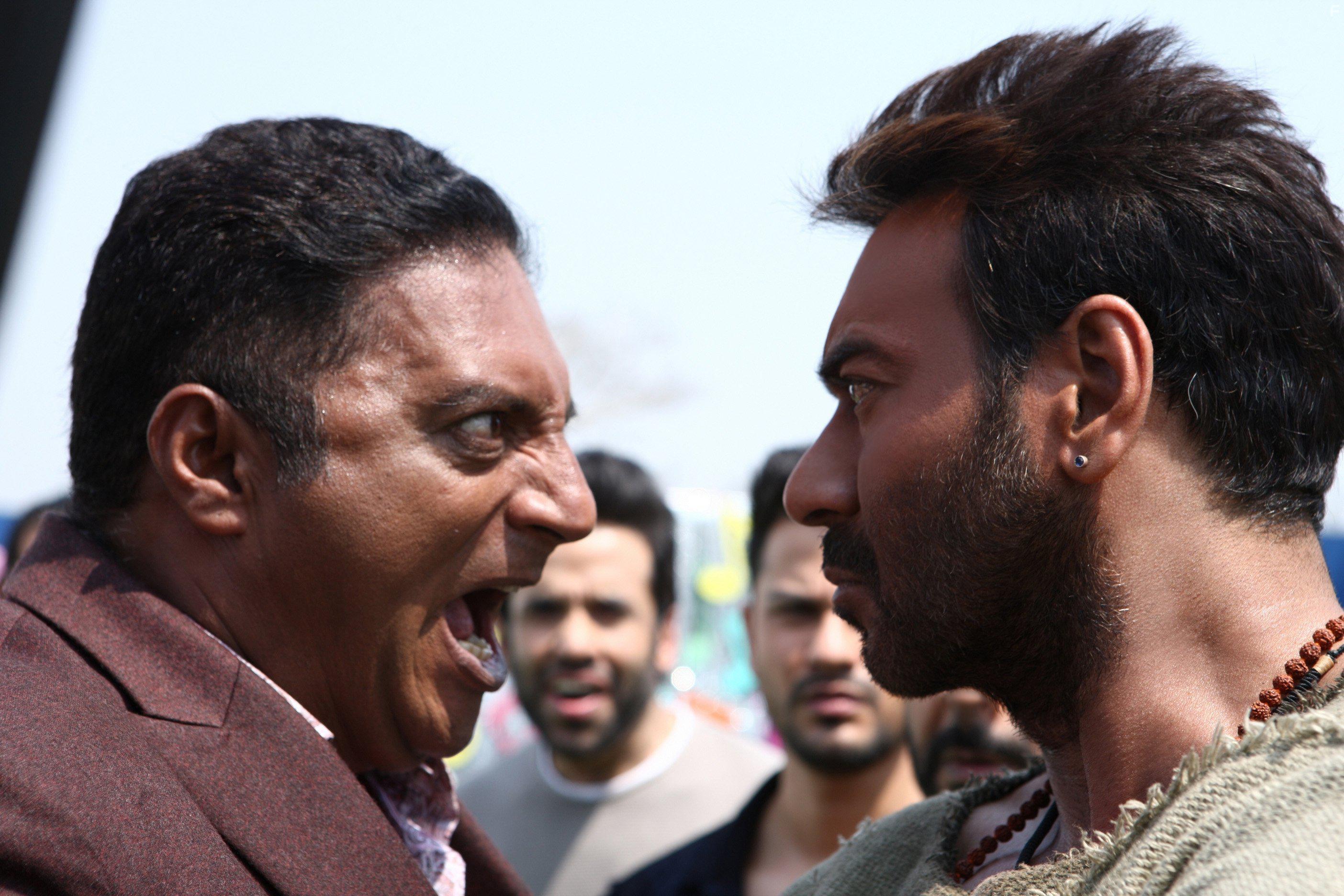 Ajay Devgn, Kunal Khemu, Prakash Raj, and Tusshar Kapoor in Golmaal Again (2017)