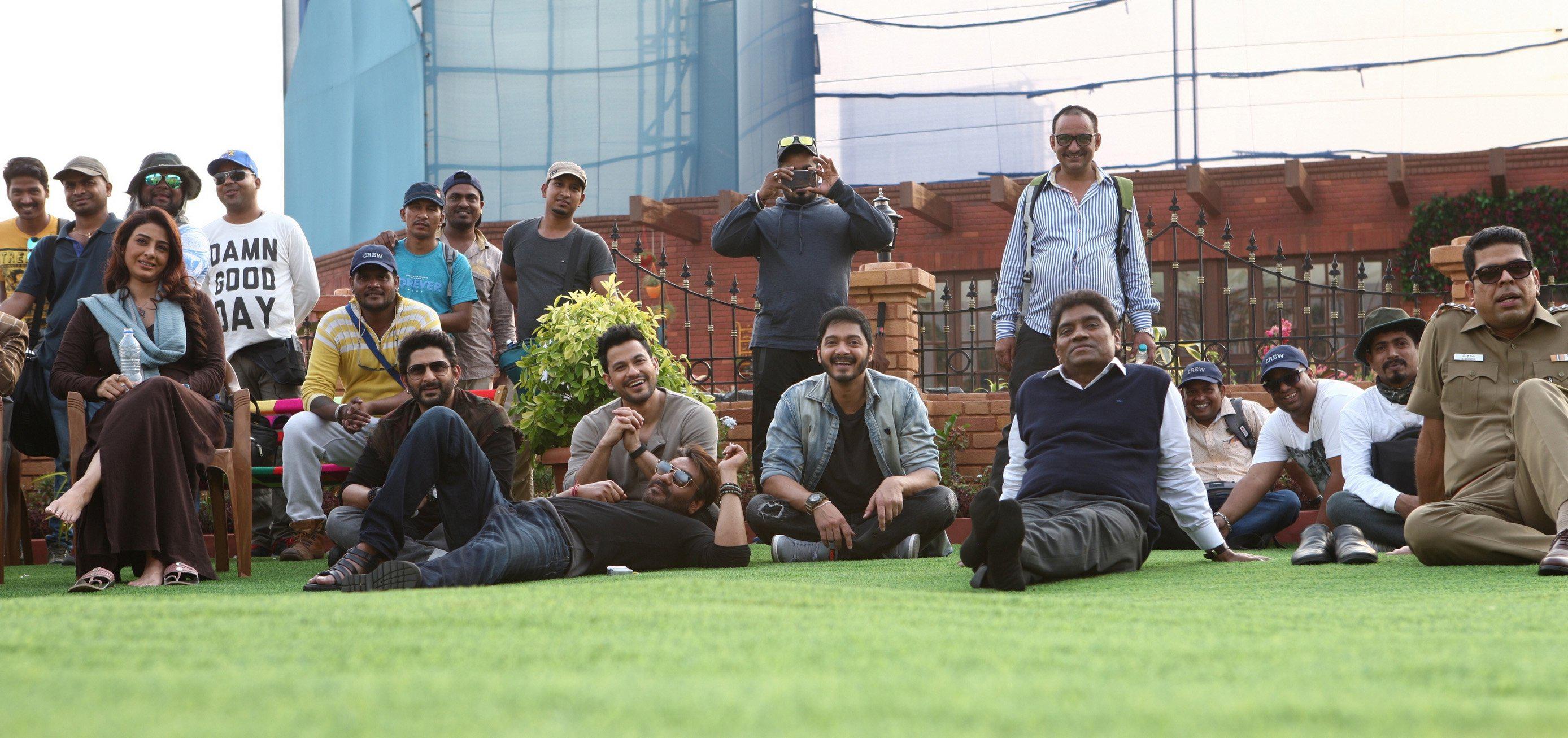 Tabu, Ajay Devgn, Kunal Khemu, Johnny Lever, and Shreyas Talpade in Golmaal Again (2017)