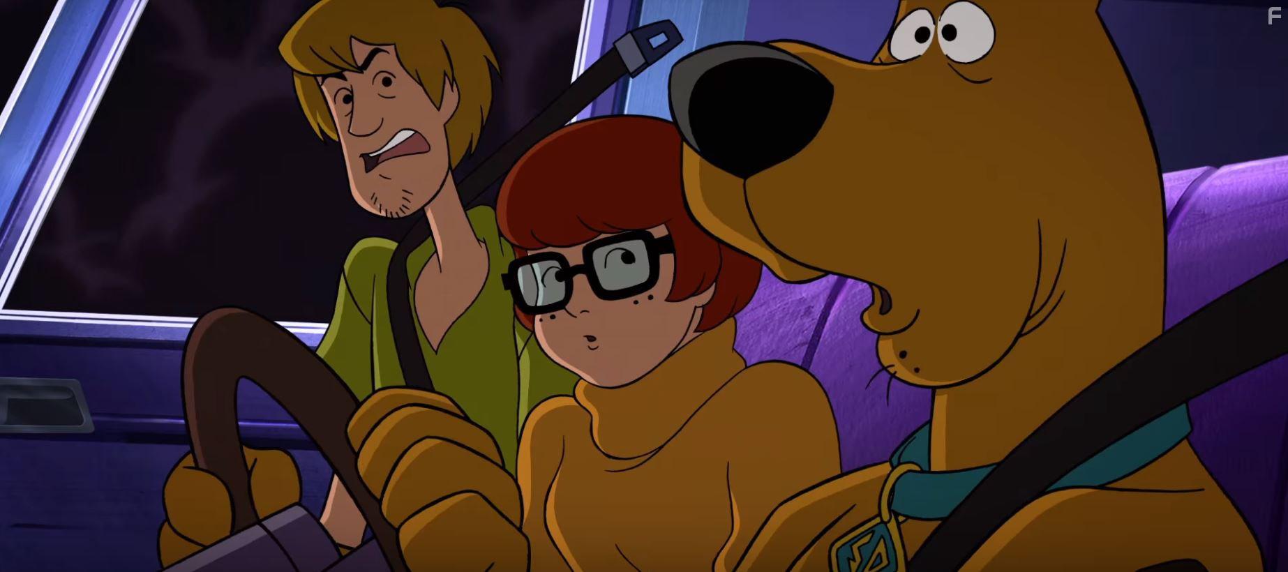 Matthew Lillard, Frank Welker, and Kate Micucci in Scooby-Doo & Batman: the Brave and the Bold (2018)