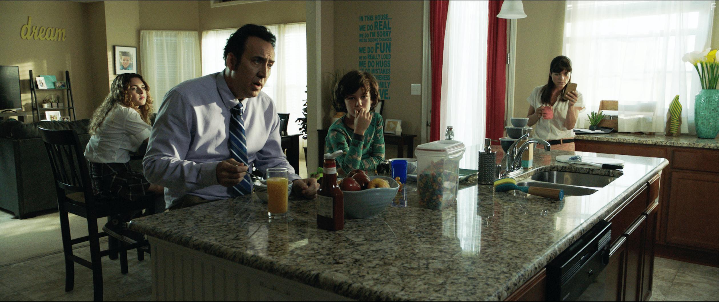 Nicolas Cage, Selma Blair, Anne Winters, and Zackary Arthur in Mom and Dad (2017)