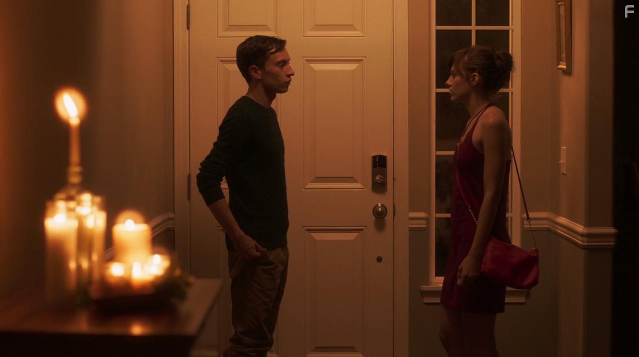 Keir Gilchrist and Aubrey Peeples in Heartthrob (2017)