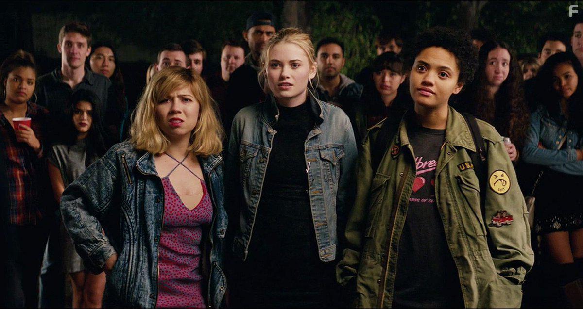 Jennette McCurdy, Kiersey Clemons, and Virginia Gardner in Little Bitches (2018)