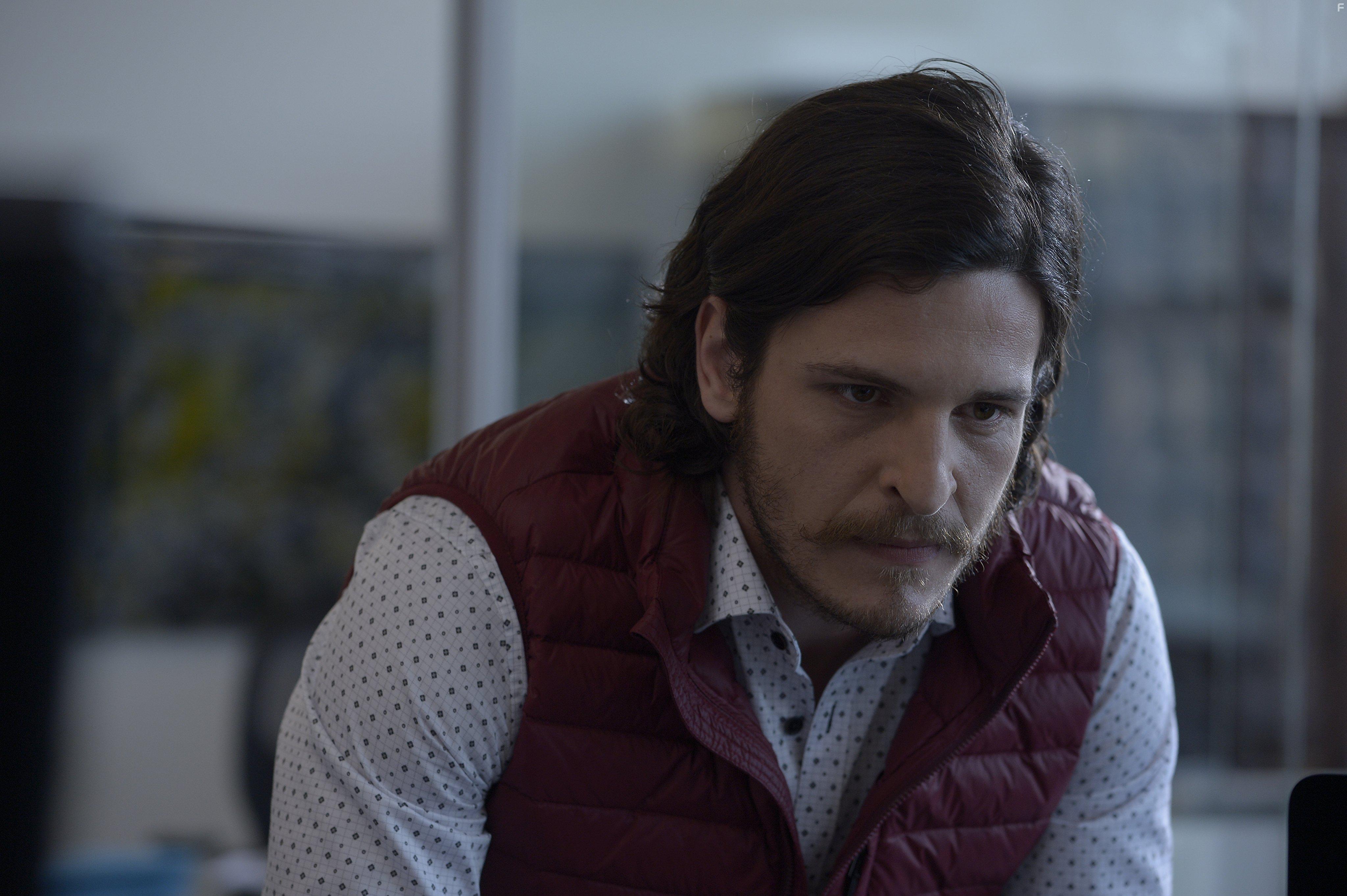 George Tchortov in Run to Me (2016)