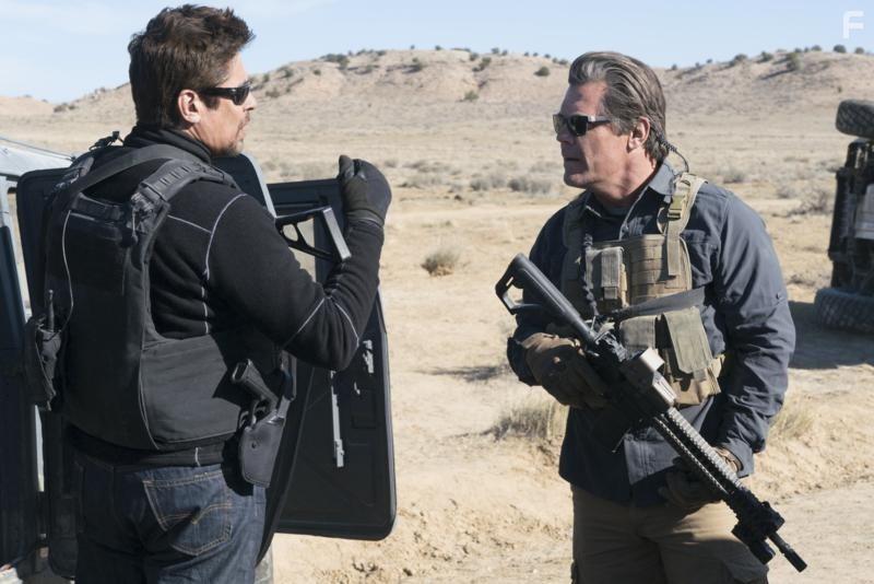 Josh Brolin and Benicio Del Toro in Sicario 2: Soldado (2018)