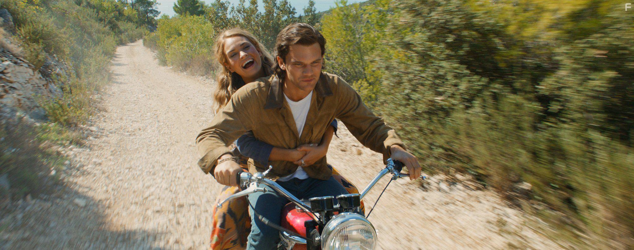 Jeremy Irvine and Lily James in Mamma Mia! Here We Go Again (2018)