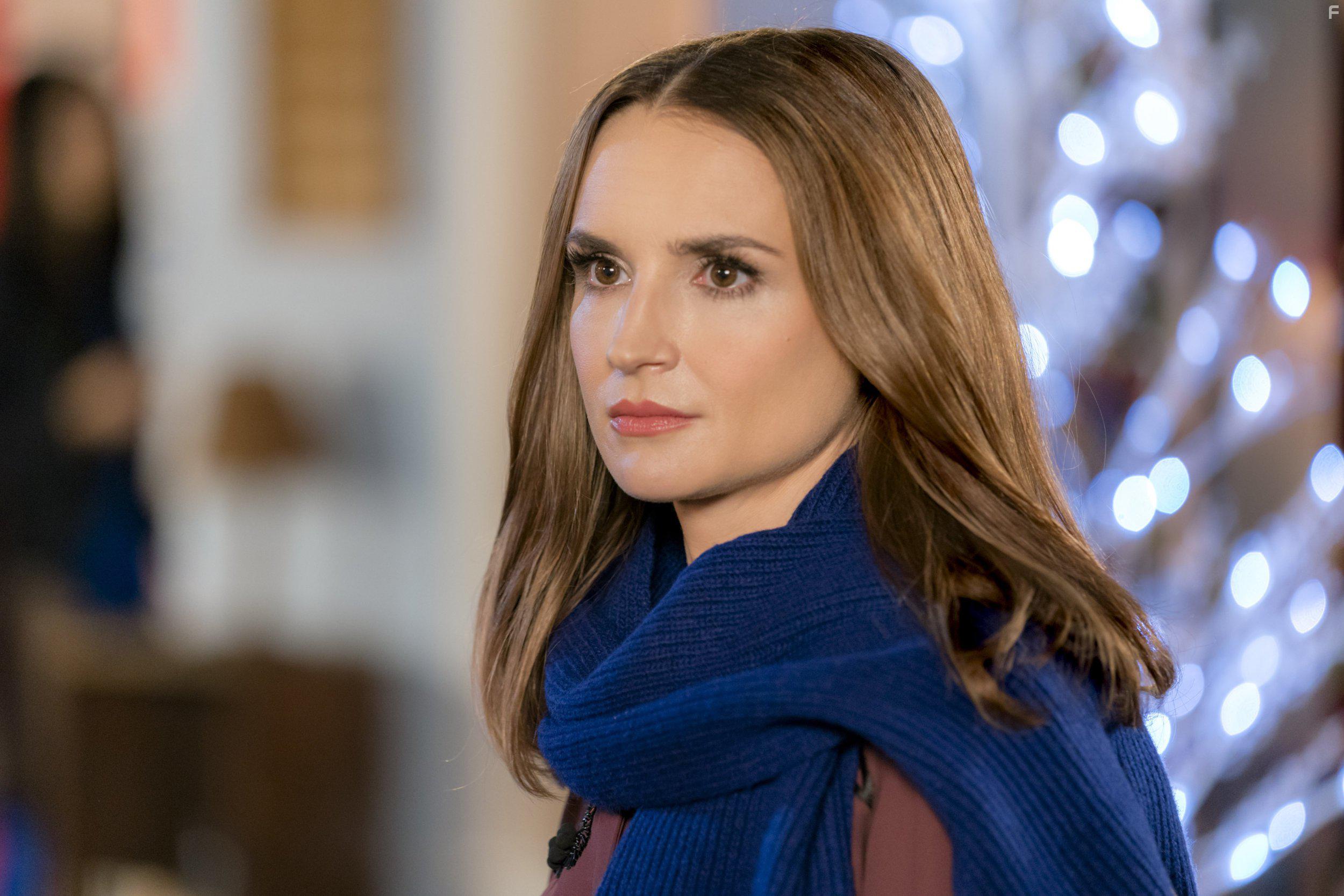 Rachael Leigh Cook in Frozen in Love (2018)