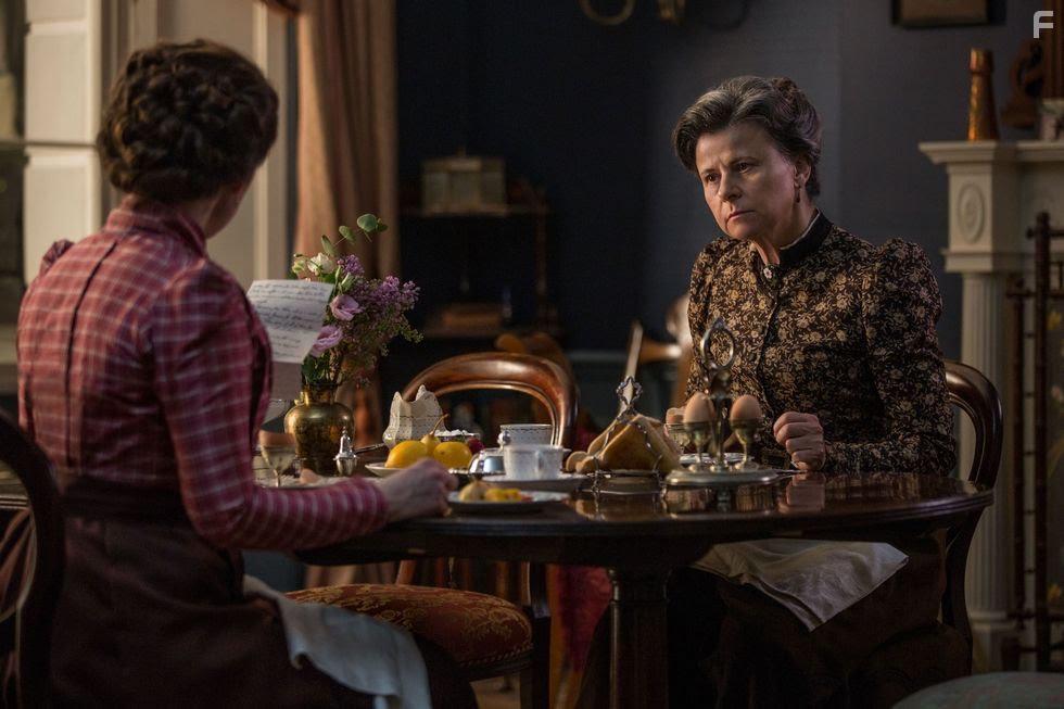 Tracey Ullman in Howards End (2017)