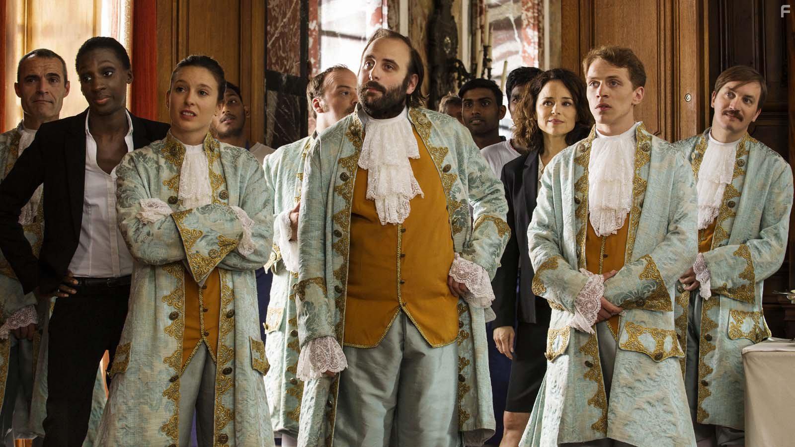 Suzanne Clment, Vincent Macaigne, Alban Ivanov, Eye Haidara, and Kvin Azas in Le sens de la fte (2017)