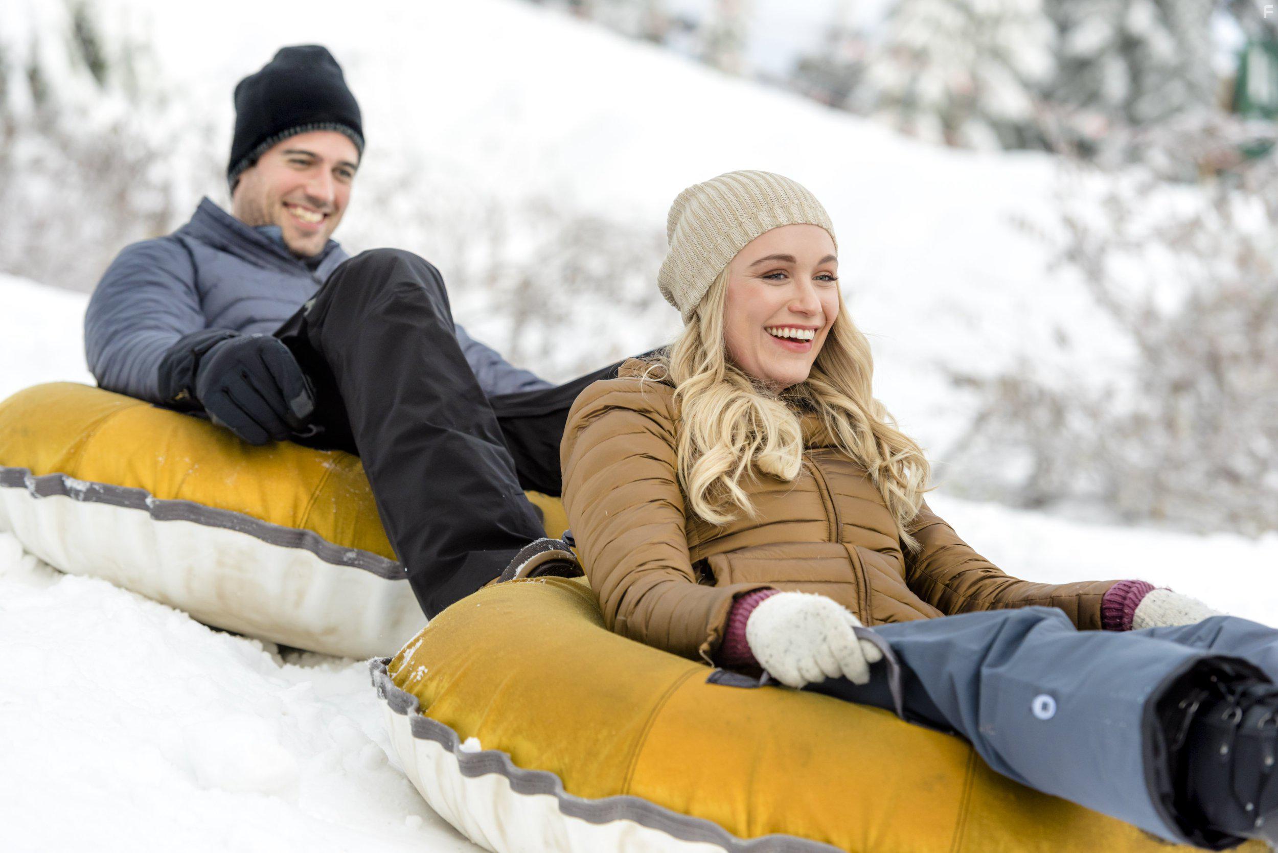Katrina Bowden and Thomas Beaudoin in Love on the Slopes (2018)