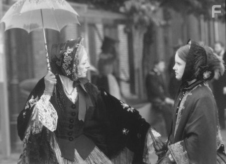 Maggie Smith in Площадь Вашингтона (1997)