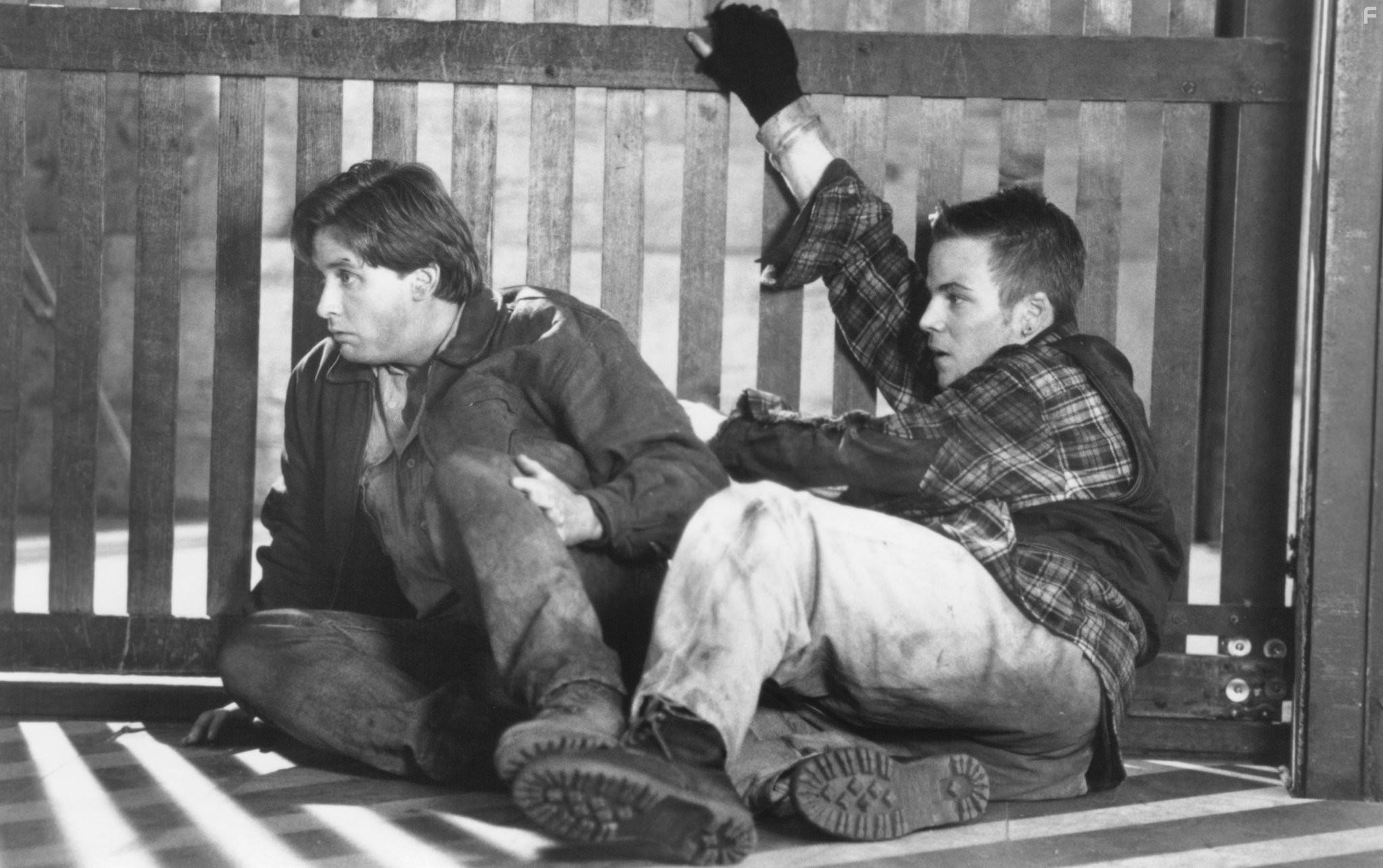Emilio Estevez and Stephen Dorff in Ночь страшного суда (1993)