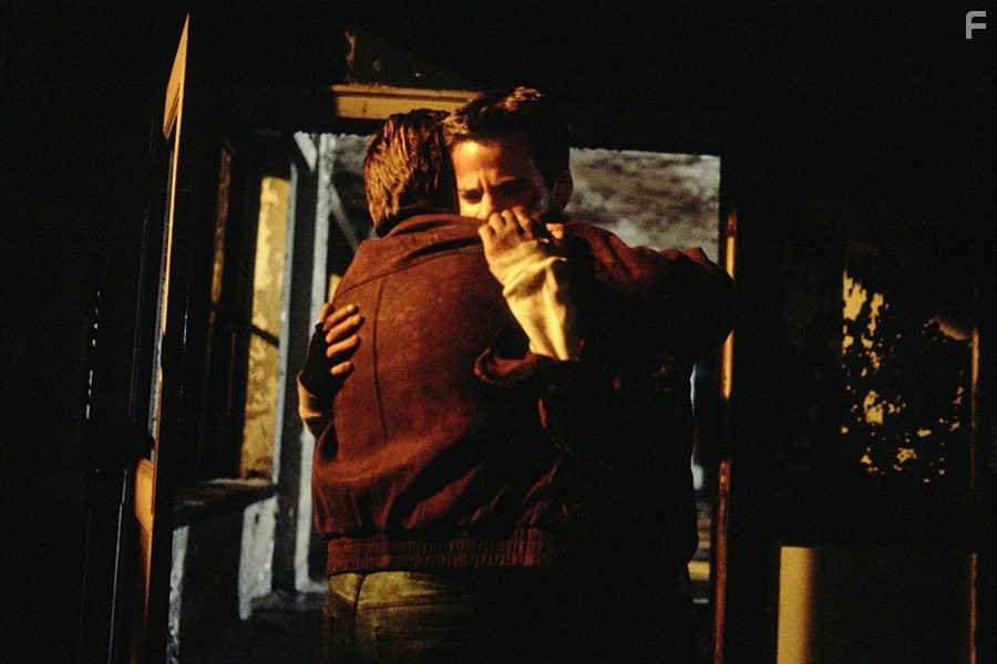 Emilio Estevez and Stephen Dorff in Ночь страшного суда (1993)