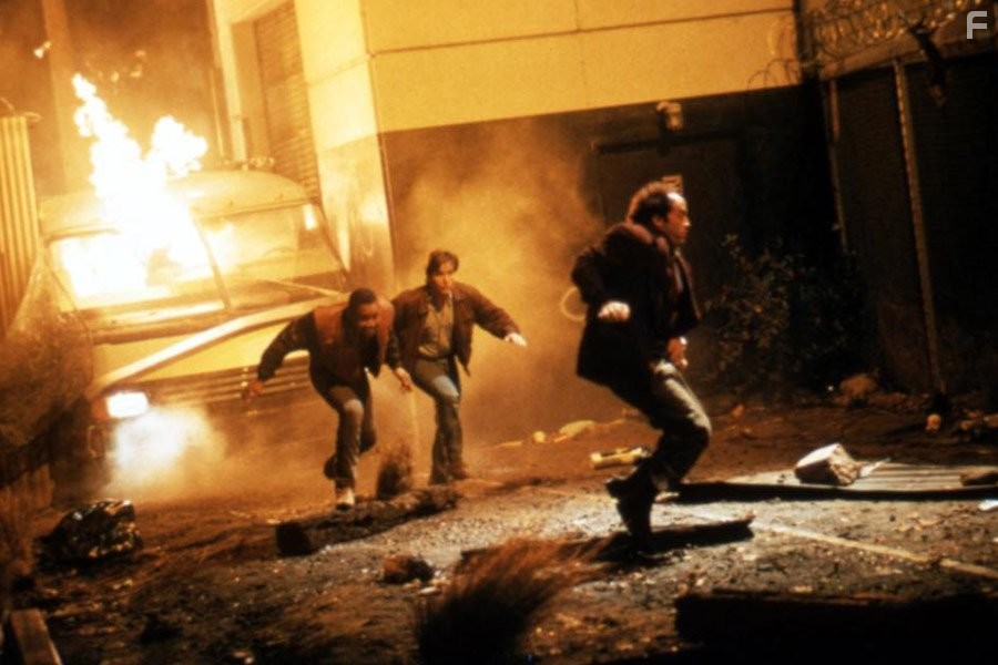 Emilio Estevez, Cuba Gooding Jr., and Jeremy Piven in Ночь страшного суда (1993)