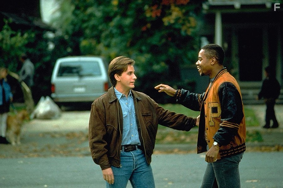 Emilio Estevez and Cuba Gooding Jr. in Ночь страшного суда (1993)