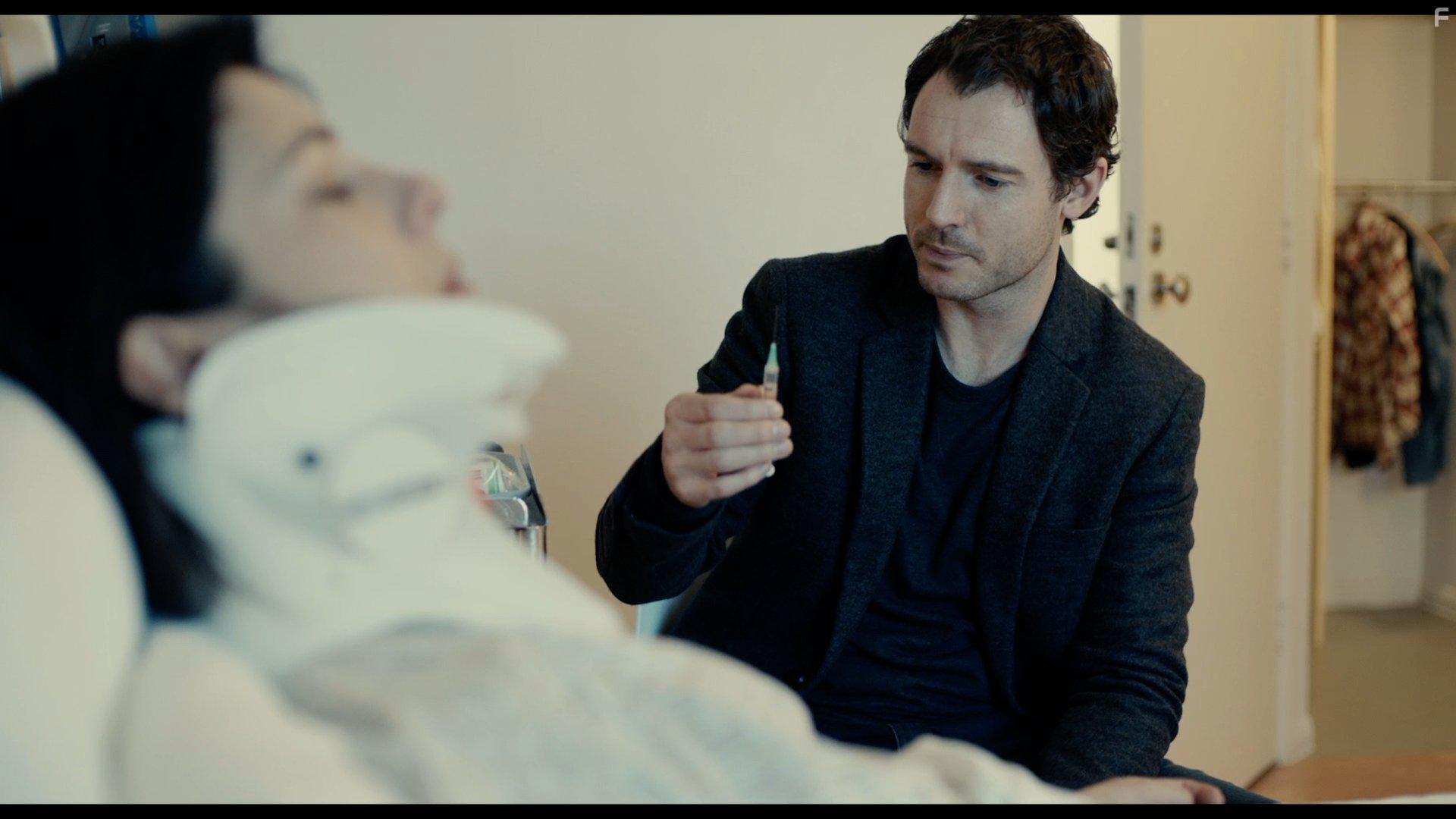 Jasmine Hyde and Richard Flood in The Unseen (2017)