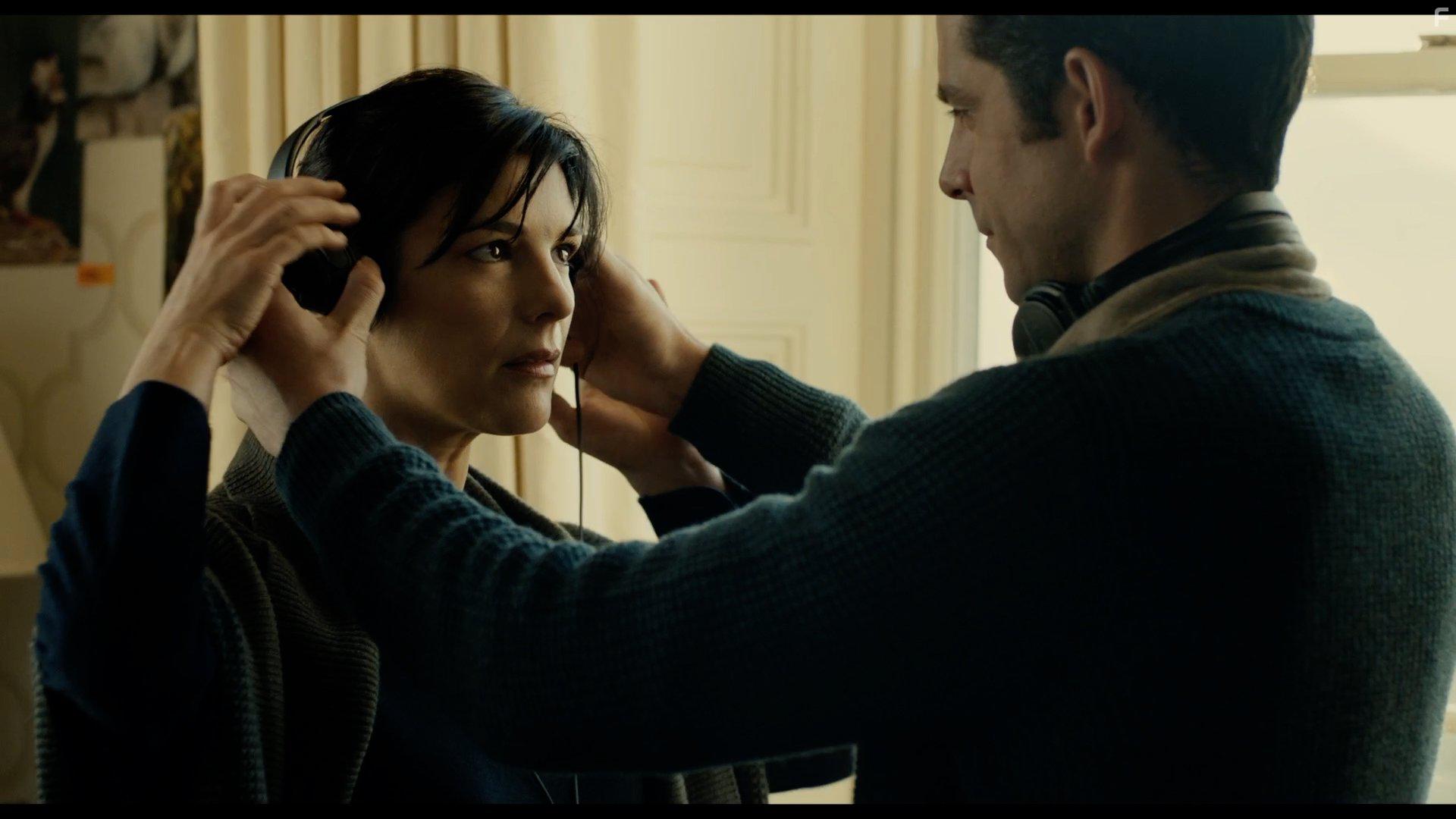 Jasmine Hyde and Simon Cotton in The Unseen (2017)