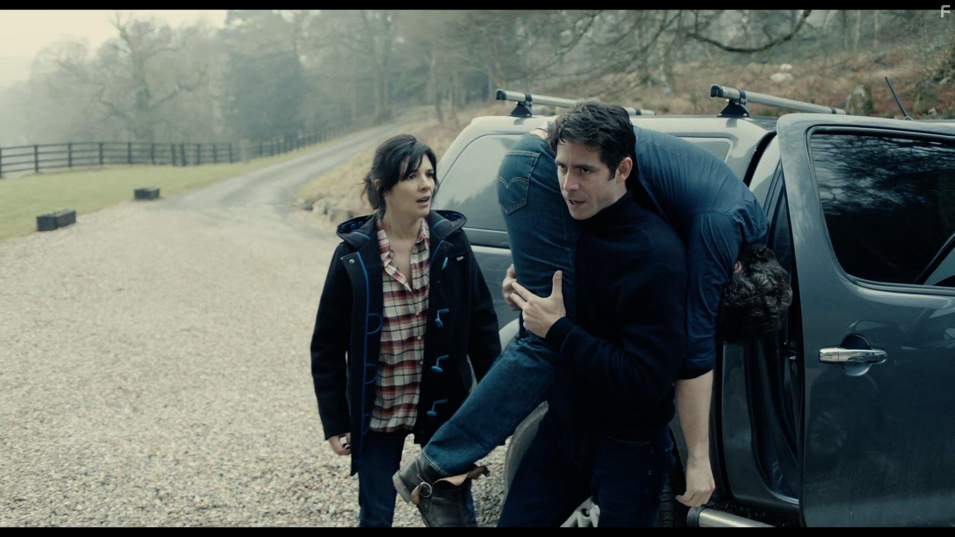 Jasmine Hyde, Richard Flood, and Simon Cotton in The Unseen (2017)