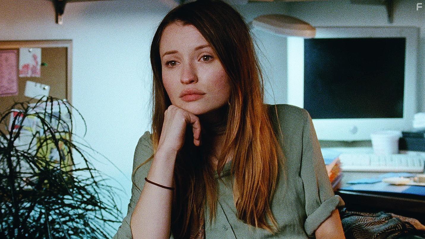 Emily Browning in Golden Exits (2017)