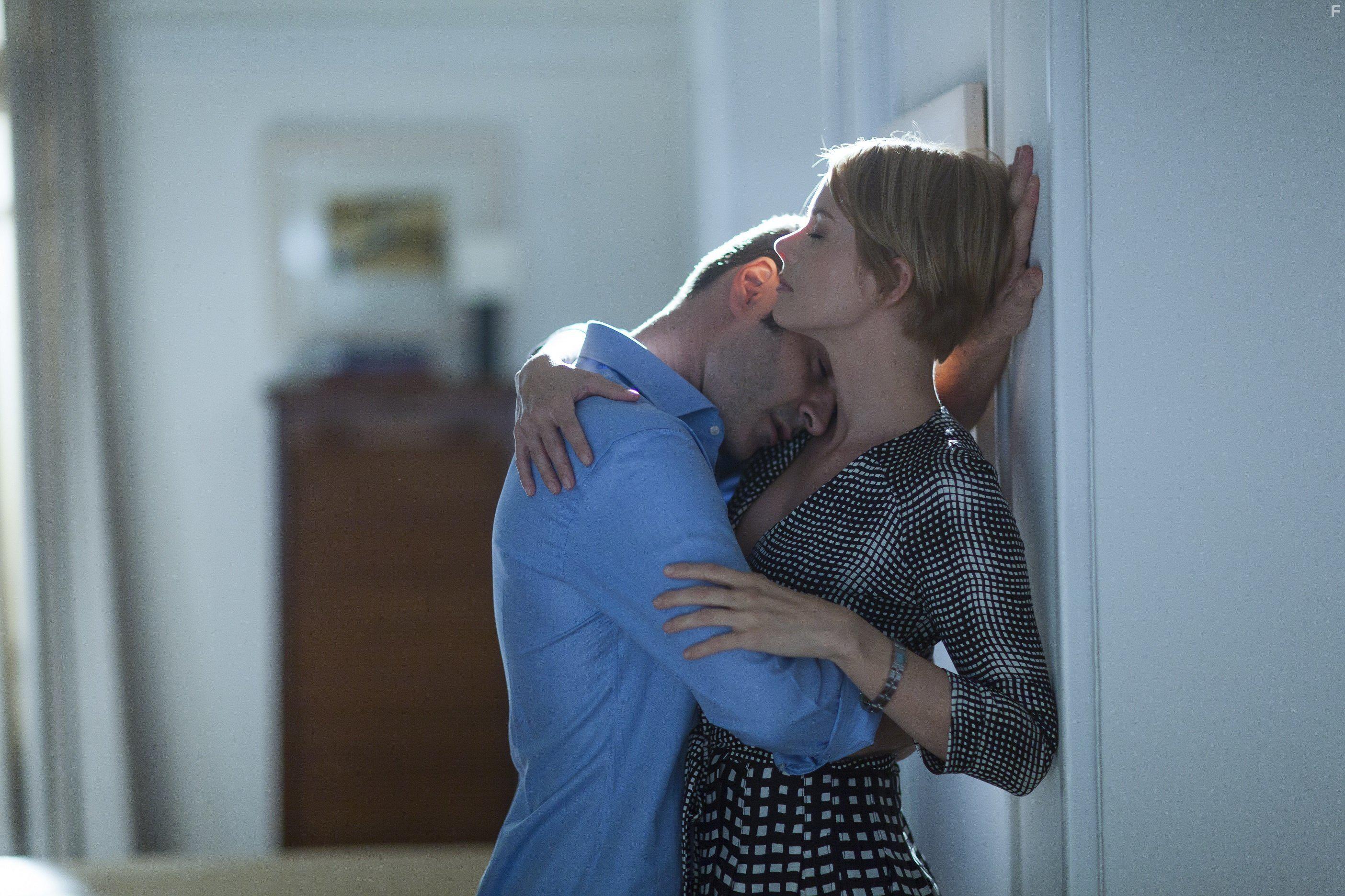 Andrea Osvrt and Christopher Papakaliatis in Enas allos kosmos (2015)