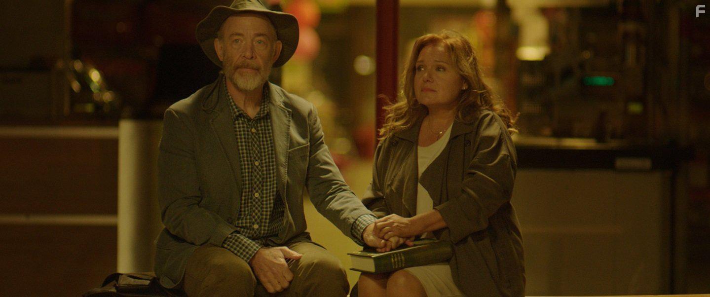 Maria Kavoyianni and J.K. Simmons in Enas allos kosmos (2015)