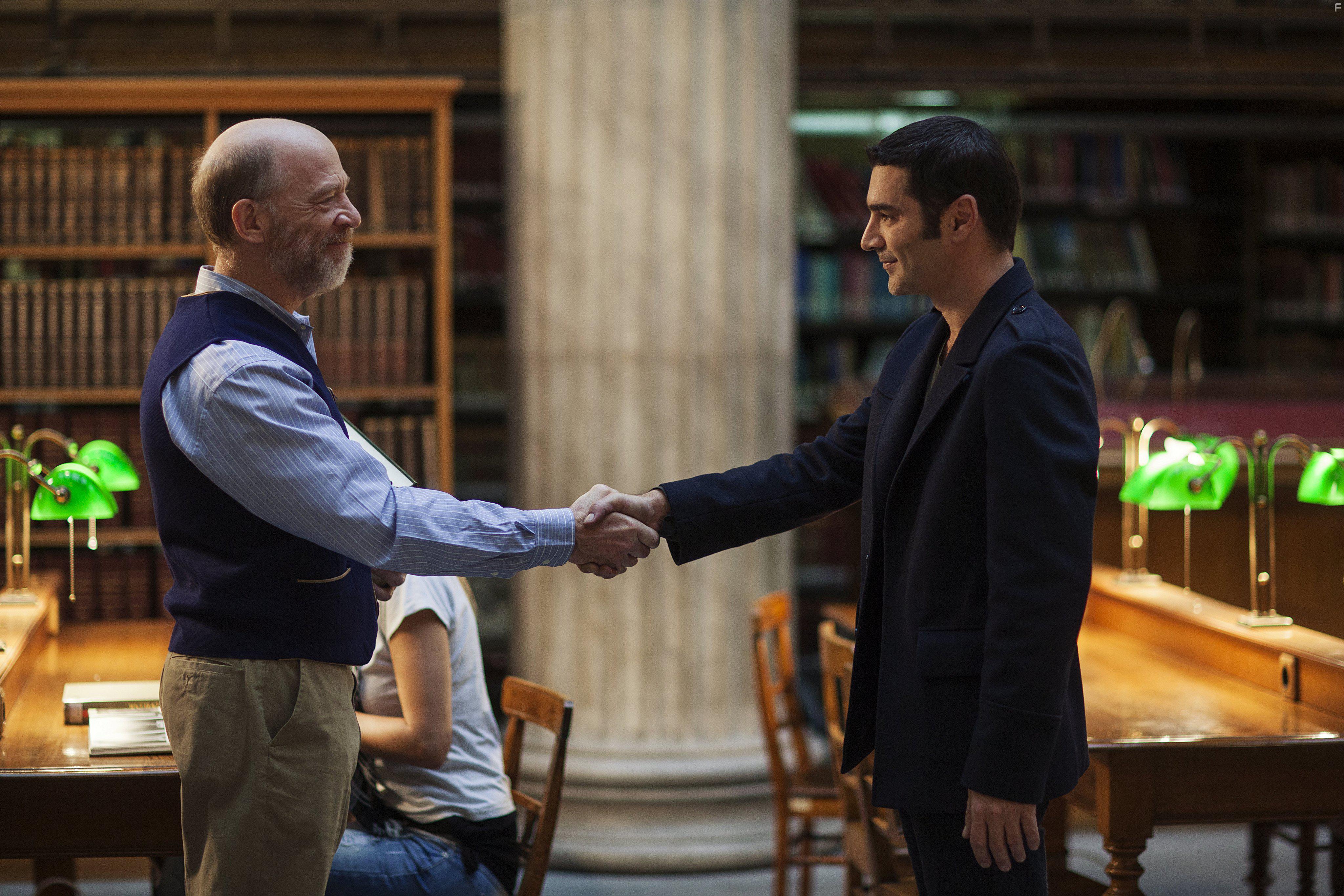 Christopher Papakaliatis and J.K. Simmons in Enas allos kosmos (2015)