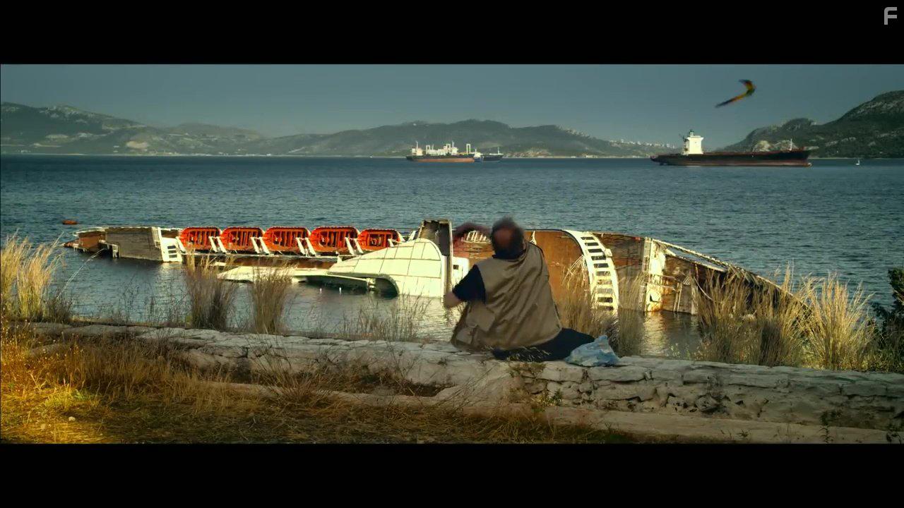 Minas Hatzisavvas in Enas allos kosmos (2015)