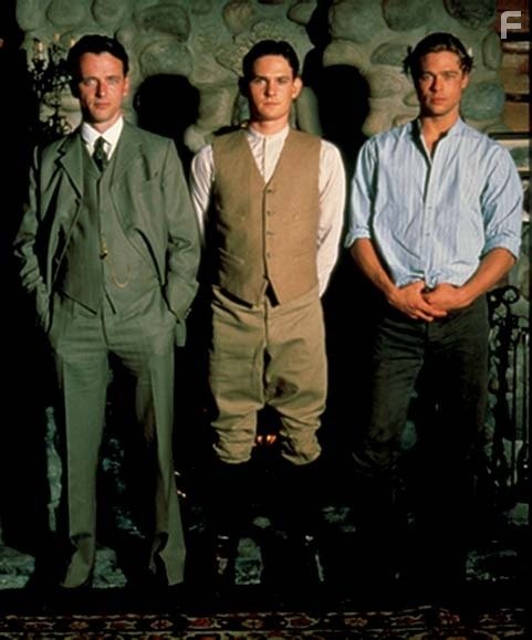 Brad Pitt, Aidan Quinn, and Henry Thomas in Легенды осени (1994)