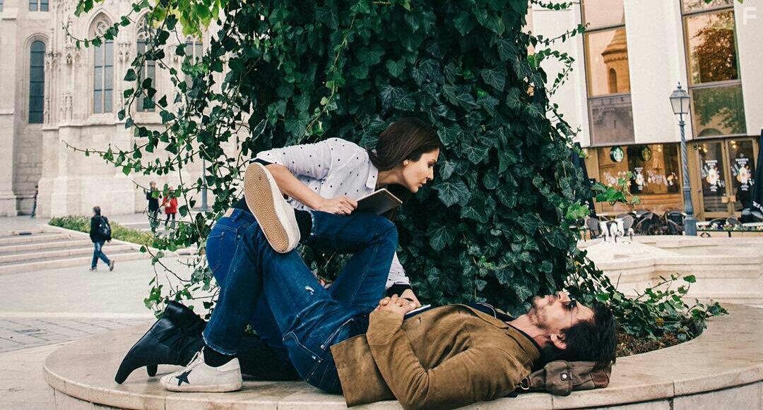 Shah Rukh Khan and Anushka Sharma Kohli in Jab Harry met Sejal (2017)