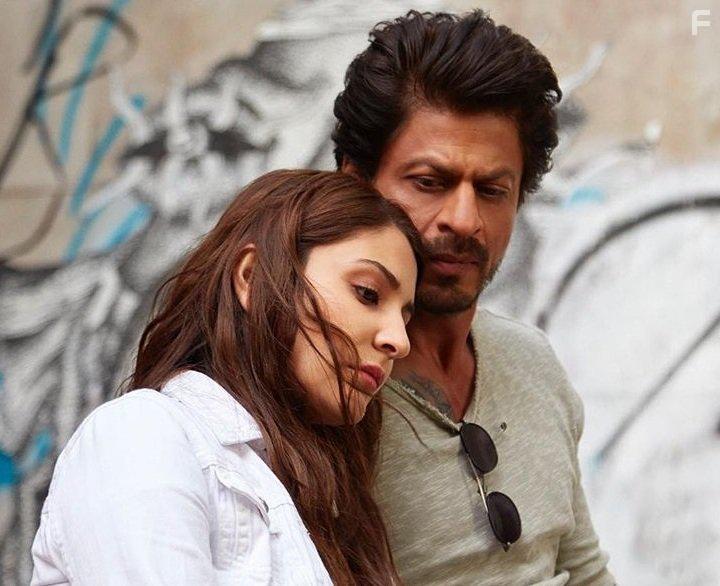 Shah Rukh Khan and Anushka Sharma Kohli in Jab Harry met Sejal (2017)