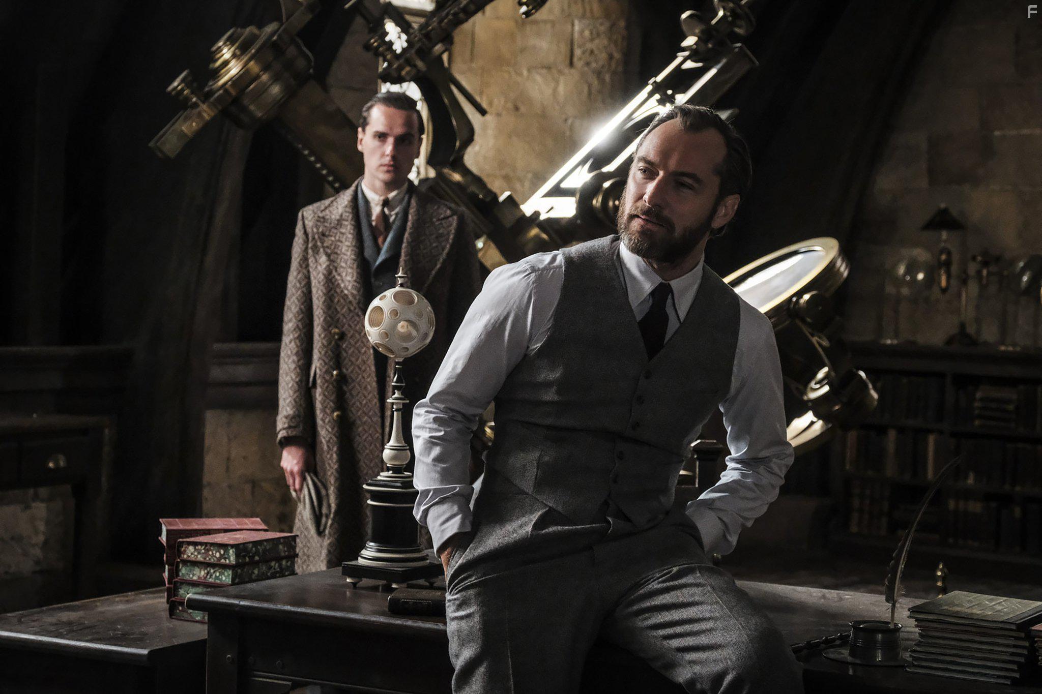 Jude Law in Fantastic Beasts: The Crimes of Grindelwald (2018)