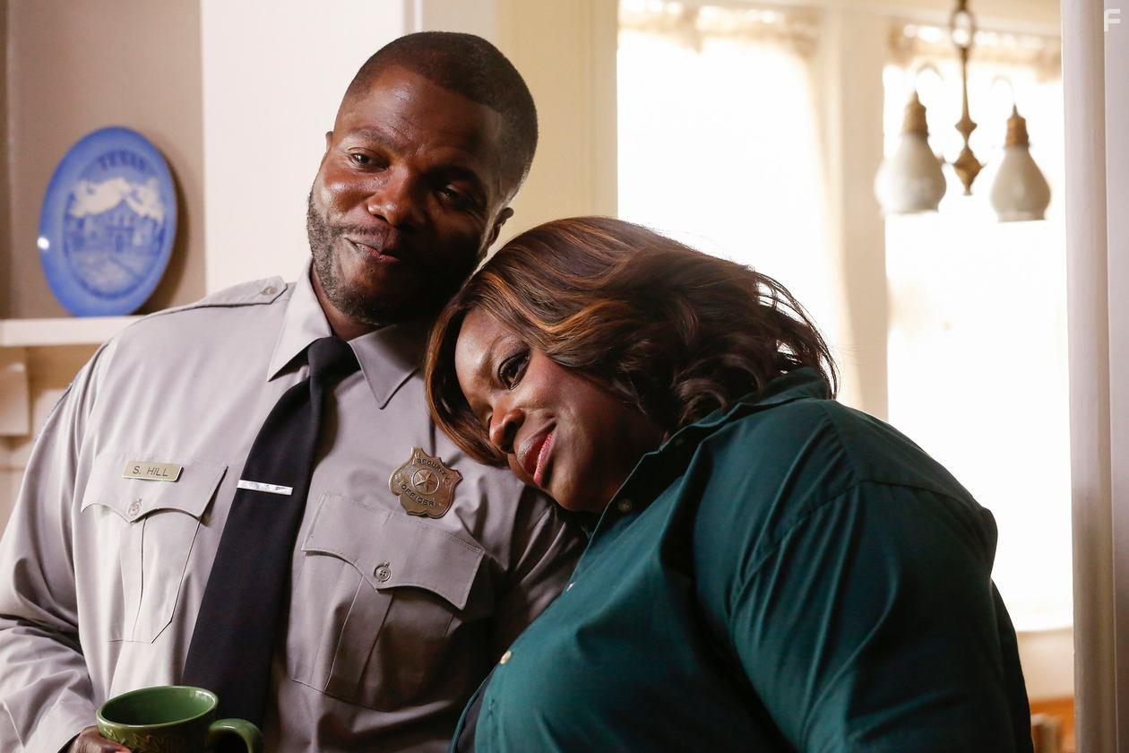Retta and Reno Wilson in Good Girls (2018)
