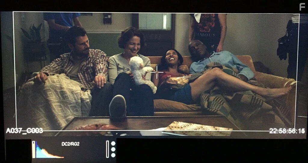 Danny Glover, Khandi Alexander, James Roday, and Robin Weigert in Pushing Dead (2016)