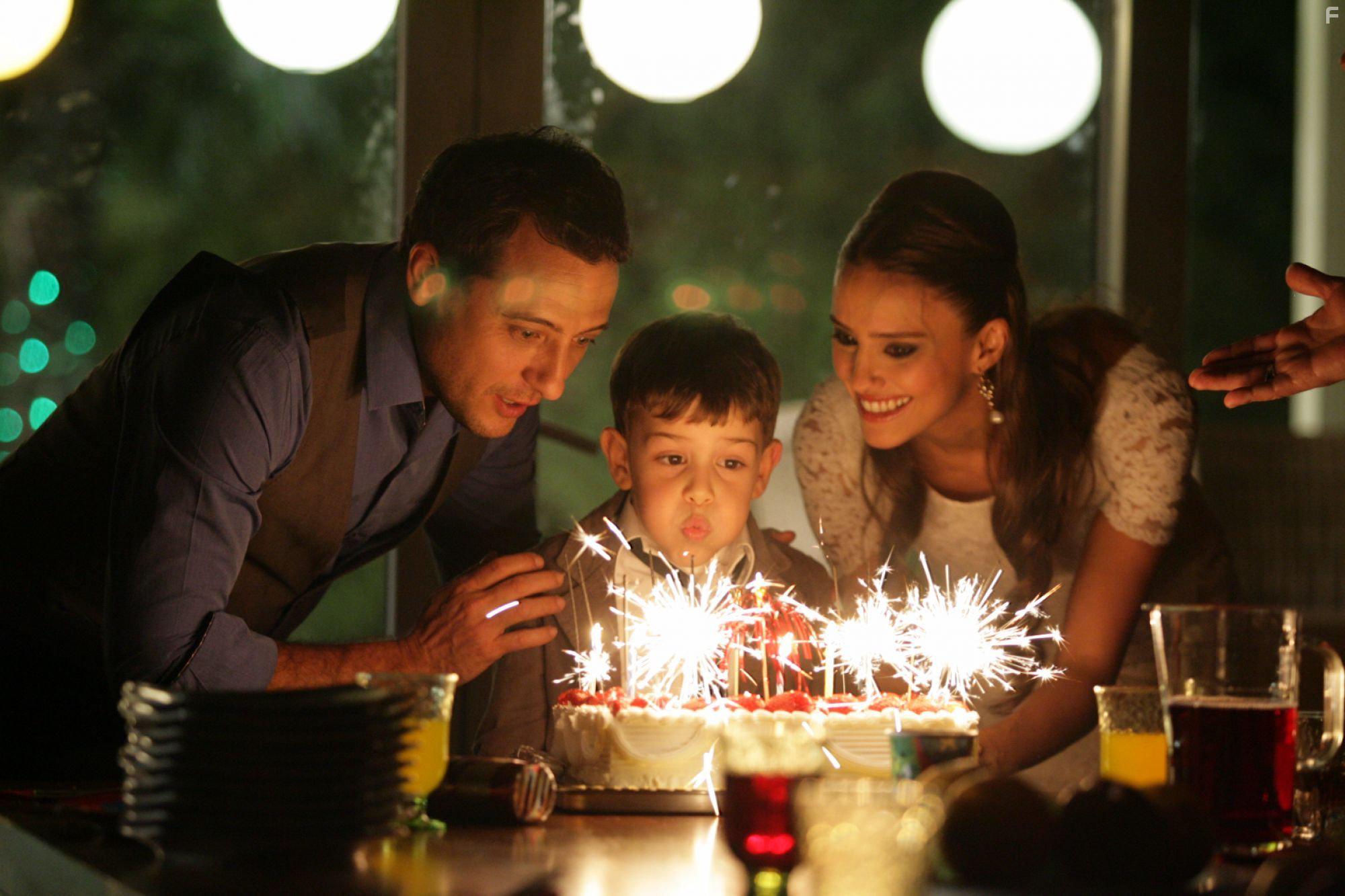 Nehir Erdogan and Yigit zsener in Son (2012)