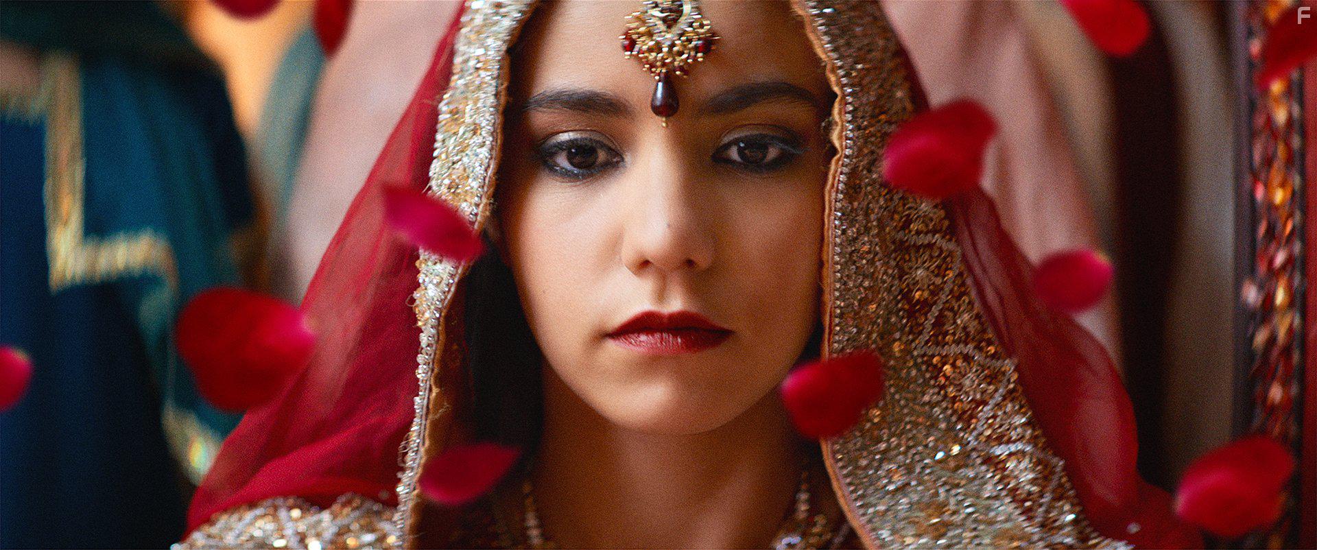 Lina El Arabi in Noces (2016)