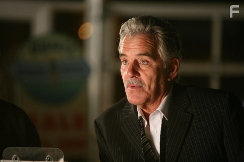 Dennis Farina in Убей меня (2007)
